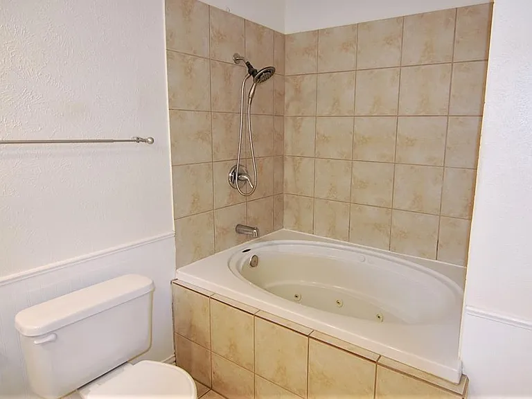 2619 Creekview Dr — Photo 29