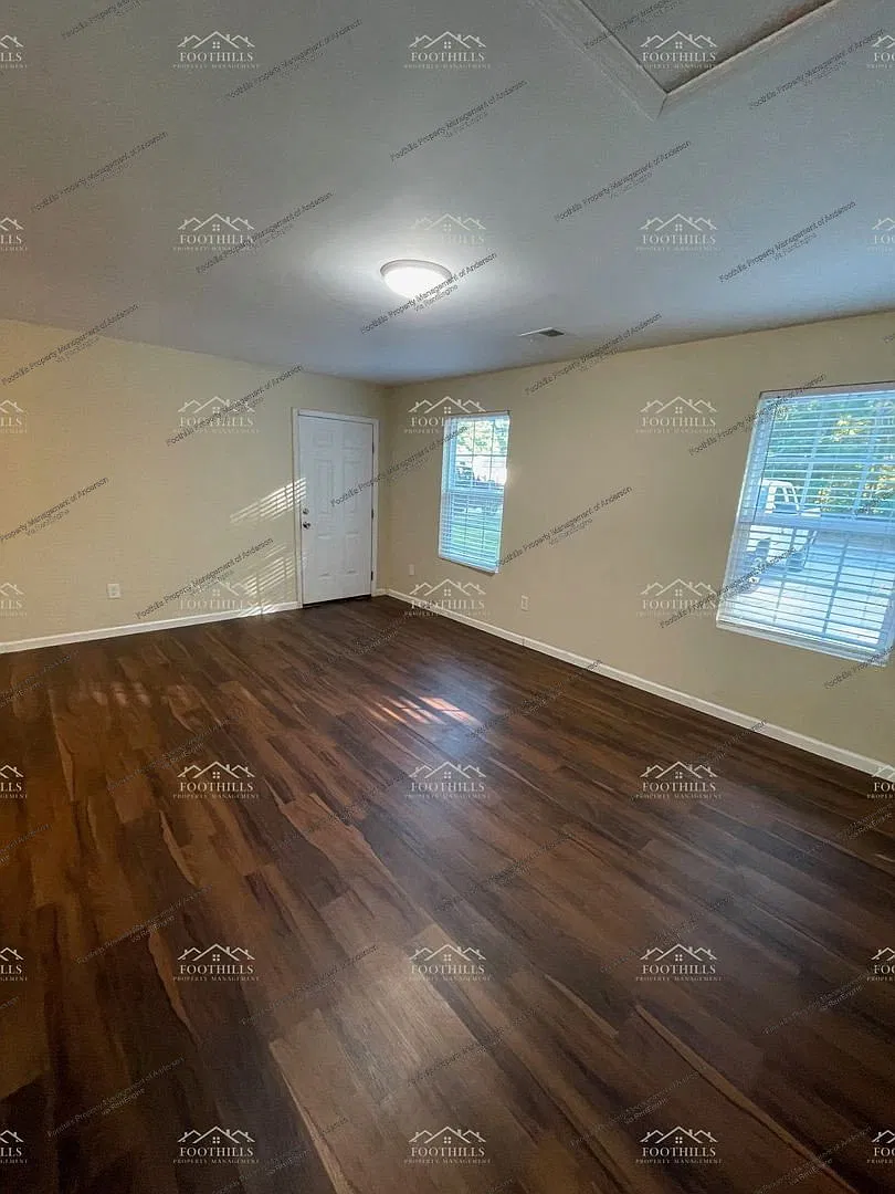 3 bed, 2.0 bath, 1250 sqft, $1,250 — Photo 2