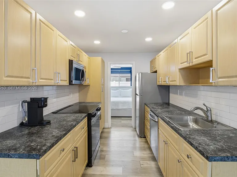 1301 NE 16th Ter #9 — Photo 14