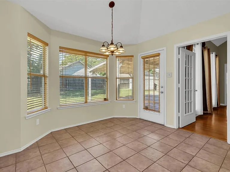 2609 Timberview Cir — Photo 7