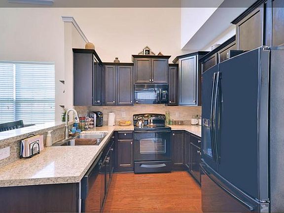 4th image of 2511 Stadium Dr