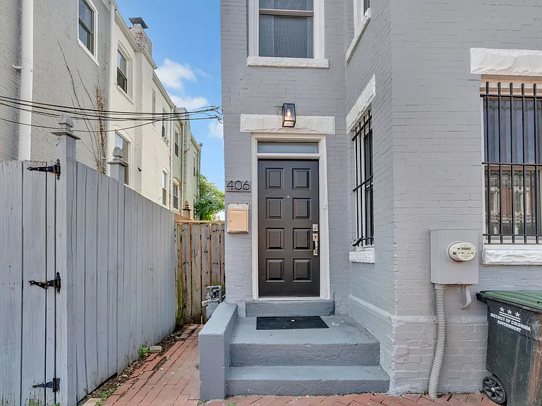 406 Elm St NW — Photo 2