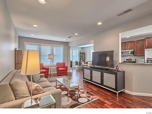 3rd image of 7346 Forsyth Blvd APT 6
