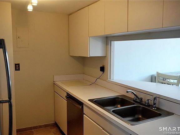 3rd image of 127 Greyrock Pl APT 509