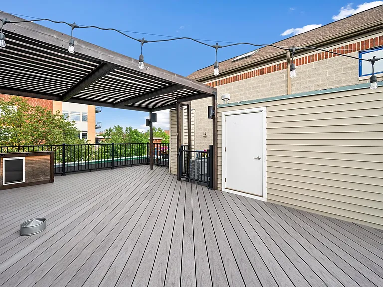 2257 W Saint Paul Ave — Photo 10