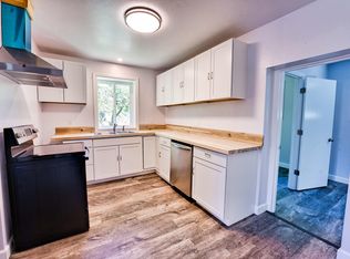 208 S B St, Phoenix, OR 97535