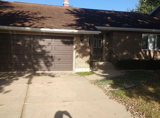 806 N Greenfield Dr, Freeport, IL 61032