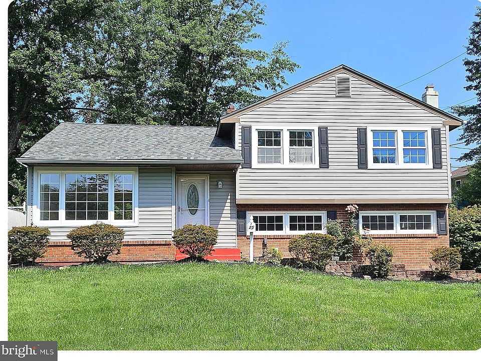 1st image of 25 E Avon Dr
