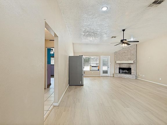 5th image of 221 Tupelo Ln