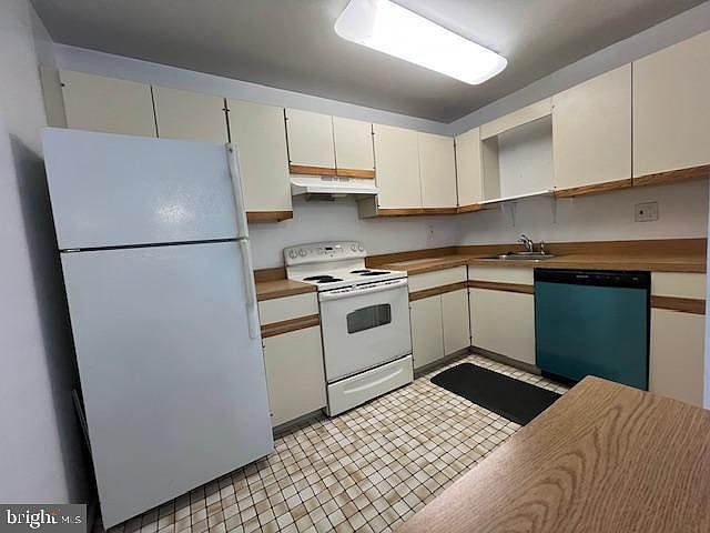 1st image of 842 Putnam Blvd #B