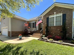 3922 Longmeadow Dr, Mebane, NC 27302