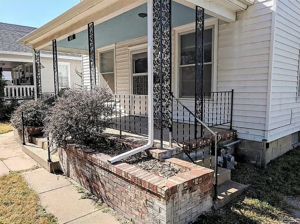 3 bed, 1626 sqft, $1,448 — Photo 2