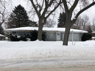 2850 Galtier St, Roseville, MN 55113