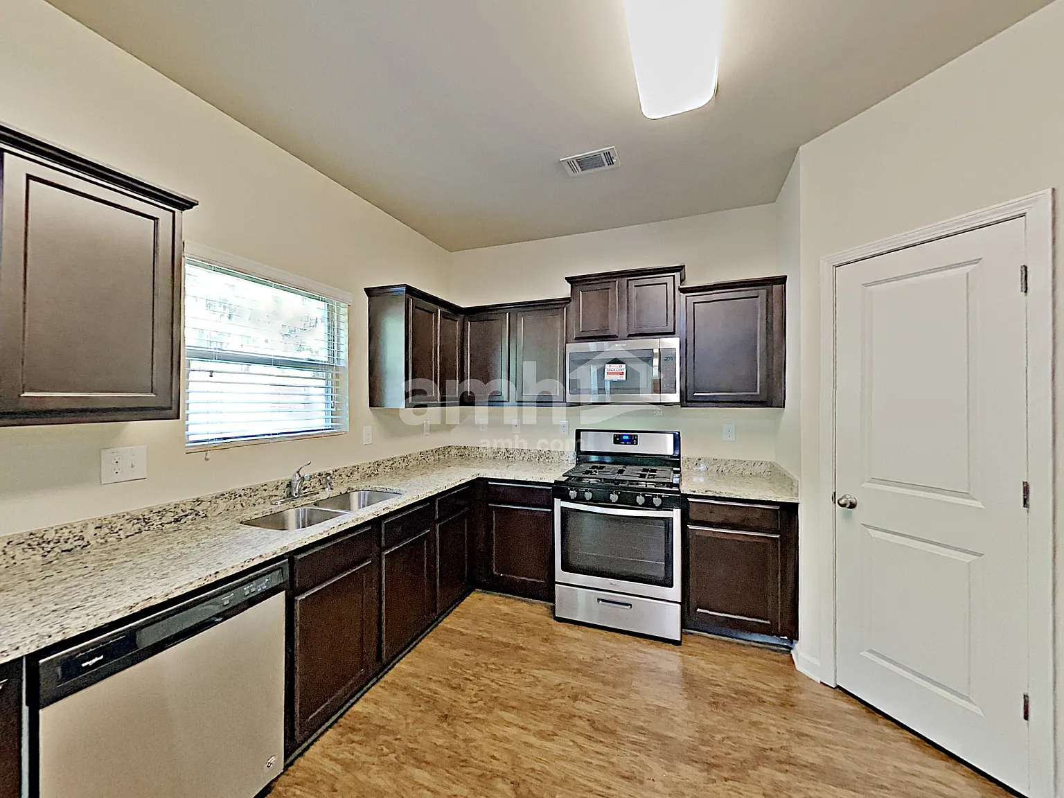 4 bed, 2.5 bath, 1829 sqft, $2,170 — Photo 3