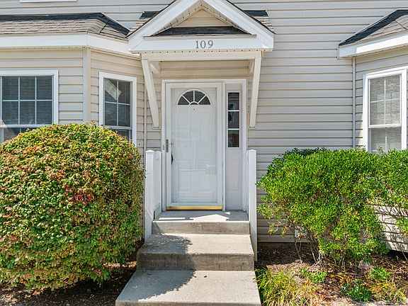 3rd image of 109 Sutherland Dr