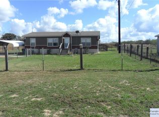 1099 Sheffield Rd, Seguin, TX 78155