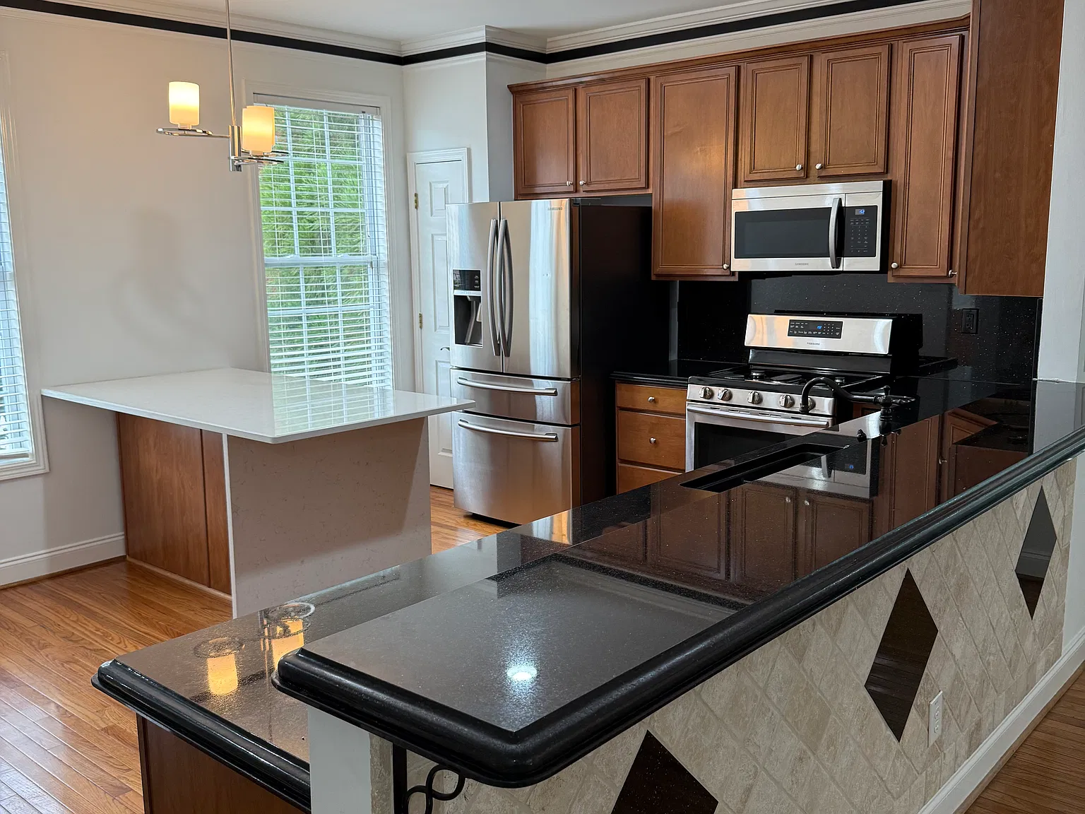 4 bed, 3.5 bath, 1850 sqft, $3,000 — Photo 4