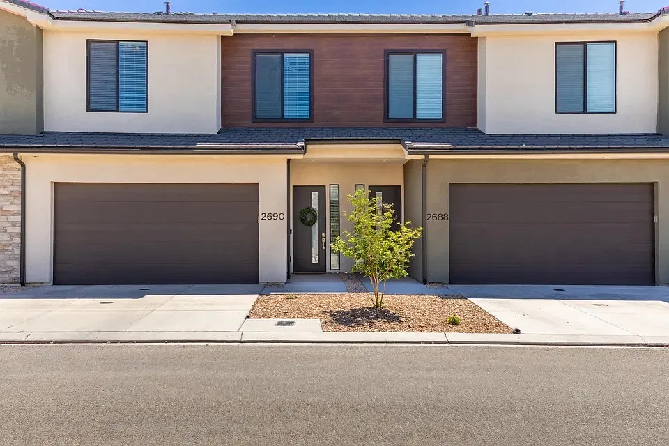 3 bed, 2.5 bath, 1824 sqft, $2,300 — Photo 2