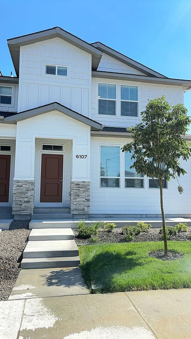 2 bed, 2.5 bath, 1331 sqft, $2,025 — Photo 2