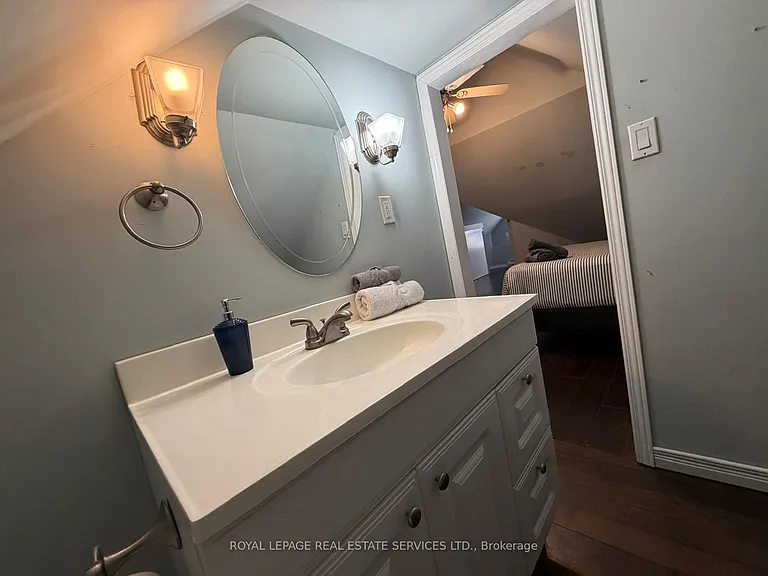 100 Essa Rd #UPPER LEVEL — Photo 25