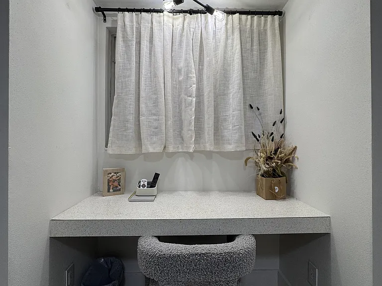 desk/workstation with chair