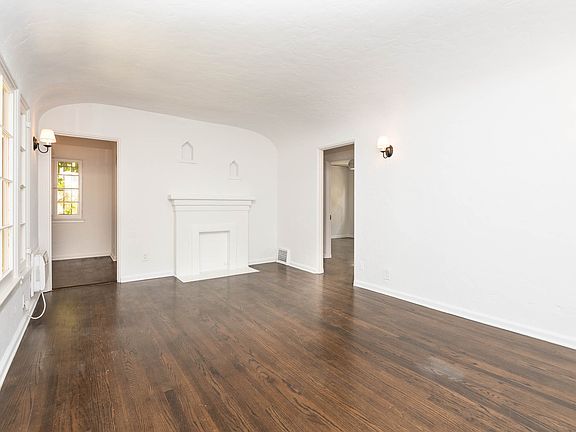 2nd image of 833 N Sweetzer Ave #833