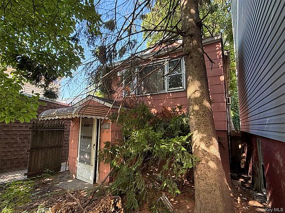 2nd image of 827 Pine Street