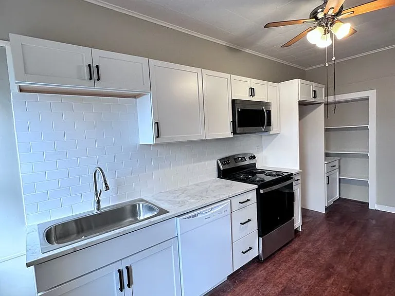 302-308 W Main St — Photo 20