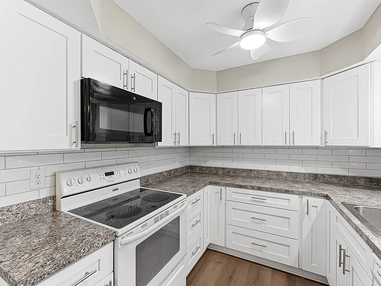 1514 Edgewater Cir #2 — Photo 8