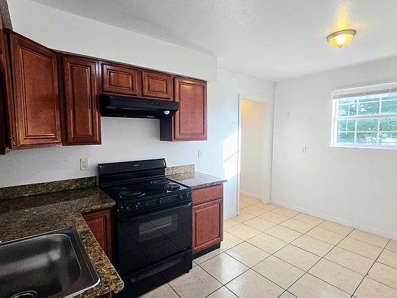 5th image of 2431 Octavia Dr #1