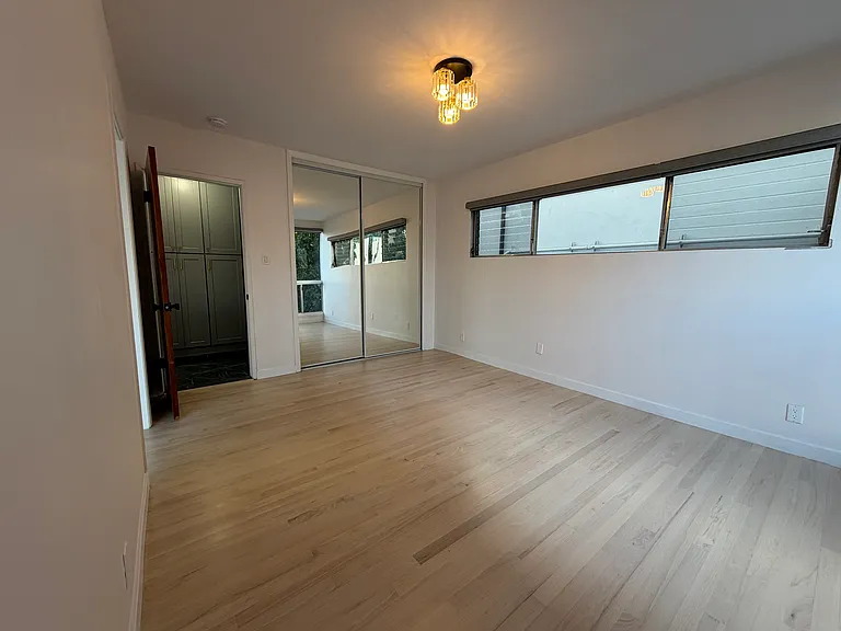 1926 N Vista Del Mar Ave #1 — Photo 11