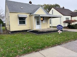 25832 Leach St, Roseville, MI 48066