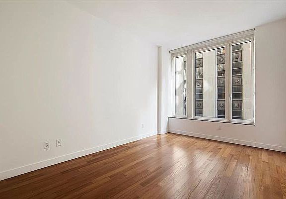 4th image of 15 William St APT 18G