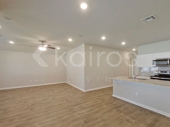 3rd image of 100 Yardley Ct