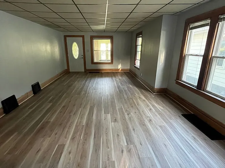 822 Hammond Ave — Photo 6