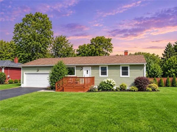 17964 Glendale Ave, Lake Milton, OH 44429