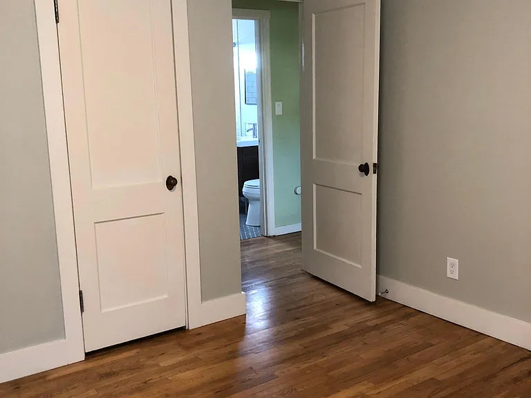 Bedroom 1: Light and bright, hardwoods