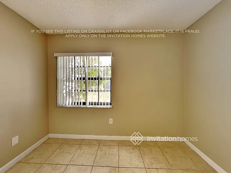 1633 SW 138th Pl — Photo 13