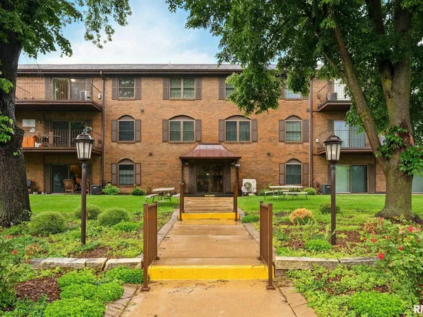 1360 Kimberly Ridge Rd APT 306, Bettendorf, IA 52722