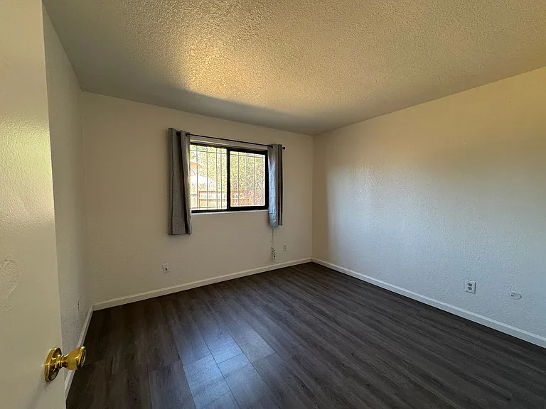 827 Dundee Way — Photo 21