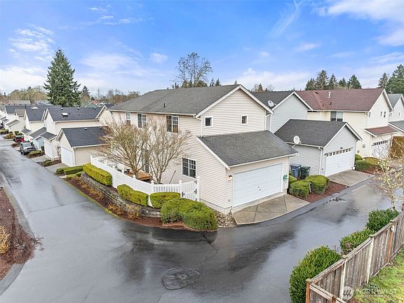 3rd image of 1441 Rooklidge St