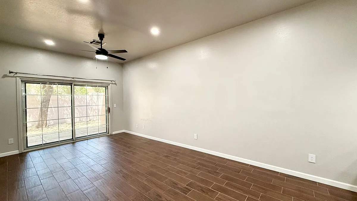 2 bed, 2.0 bath, 1091 sqft, $1,649 — Photo 3