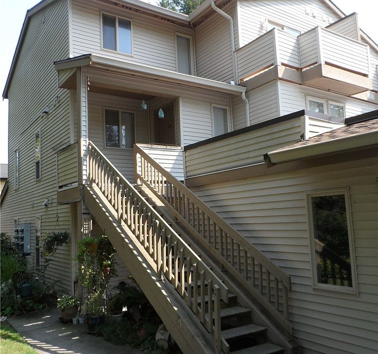 1st image of 4701 NW Walgren Dr Unit 201