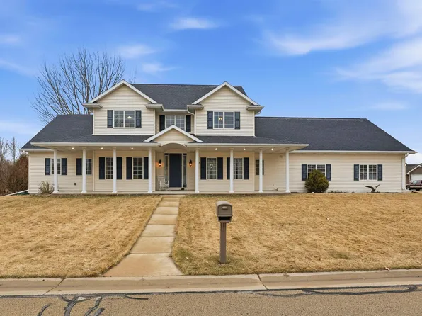 N9005 Blackoak St, Menasha, WI 54952