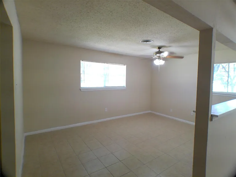 1301 Glenmore Dr — Photo 6