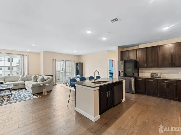 632 Lorhan Dr, Piscataway, NJ 08854