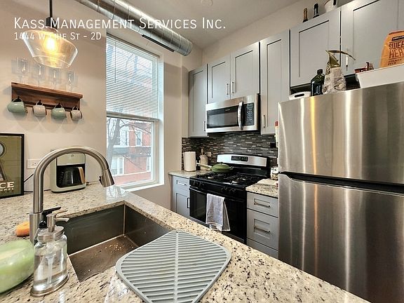 2nd image of 1444 W Erie St APT 2D