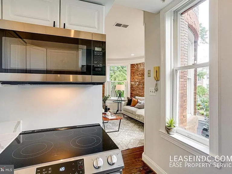 1938 Biltmore St NW #B — Photo 15