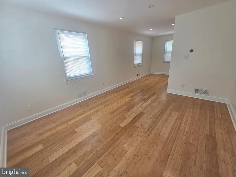 636 Burns St SE — Photo 4