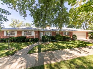 1615 S Vine Ave, Park Ridge, IL 60068